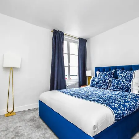 Luxury Bedroom St Germain - Bon Marche Apartment